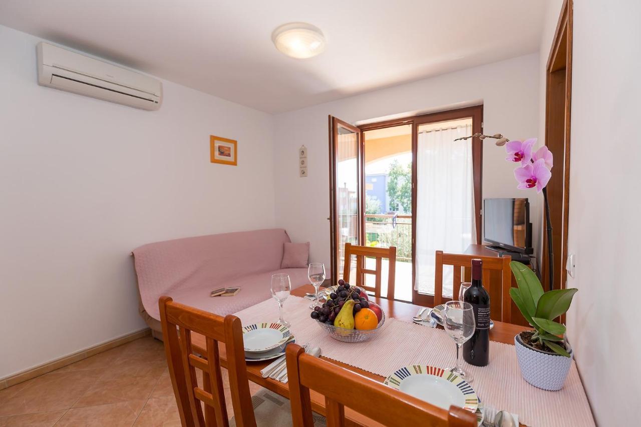 Apartments With A Swimming Pool Novigrad - 7078 Εξωτερικό φωτογραφία